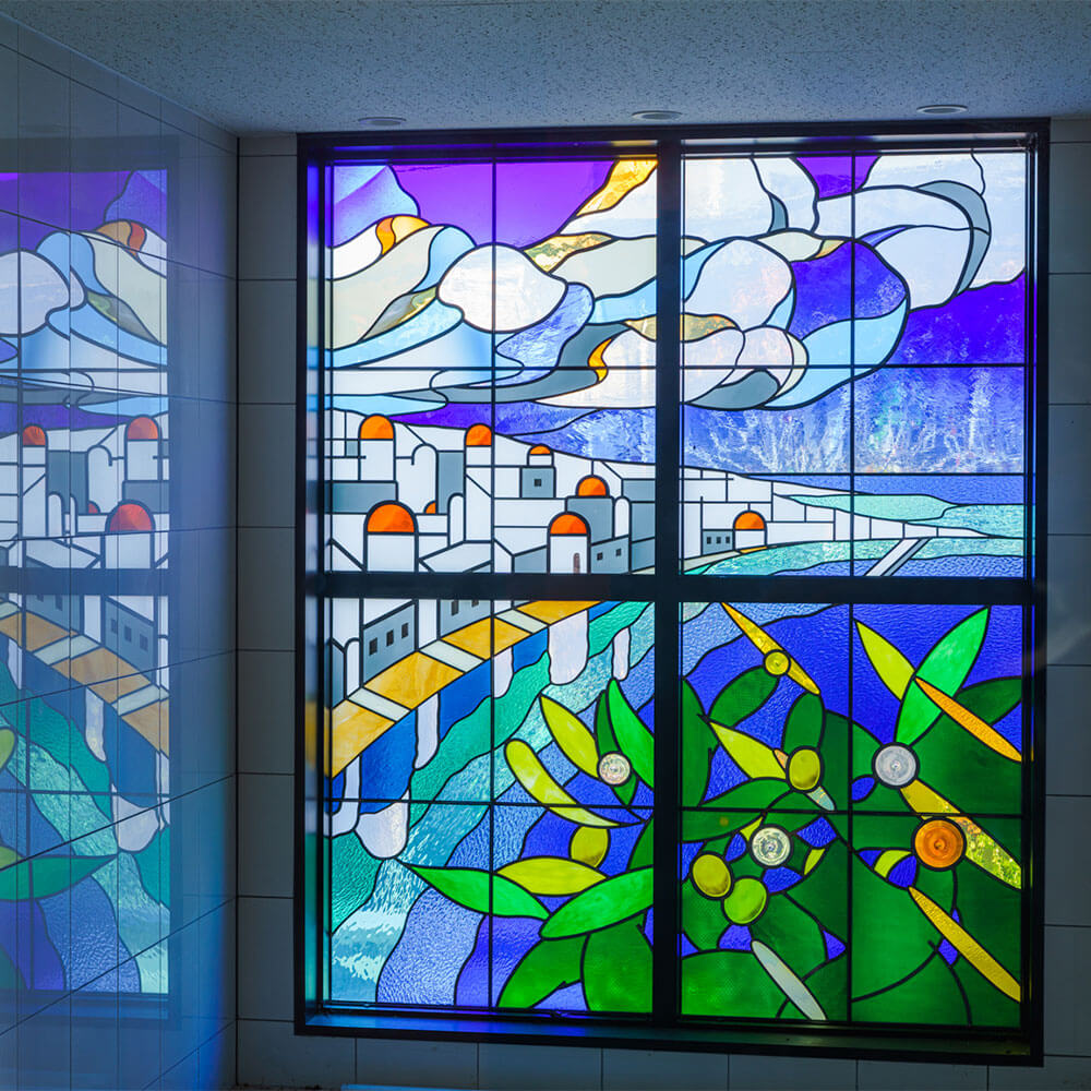 新築マンションからご依頼されたステンドグラスの窓。プロヴァンスの風景をイメージし製作したオーダーメイド作品です。2つの窓のご注文をいただきました。