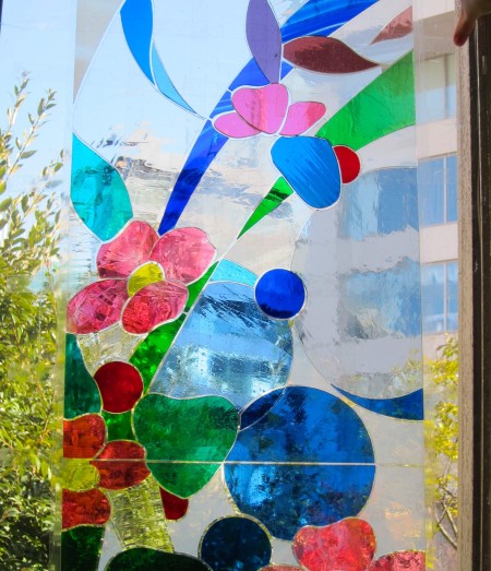 花水木のドアのステンドグラス