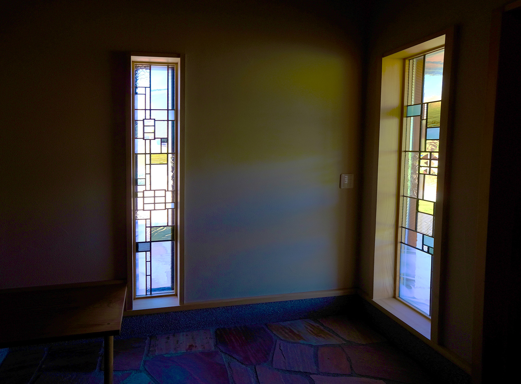 群馬県／無彩色のシンプルな窓 のアイキャッチ画像