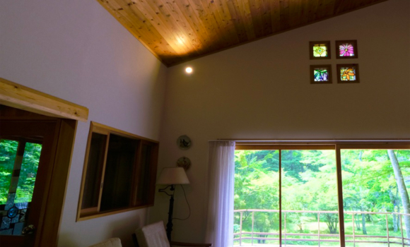 旧軽に咲く花のステンドグラス。 のアイキャッチ画像